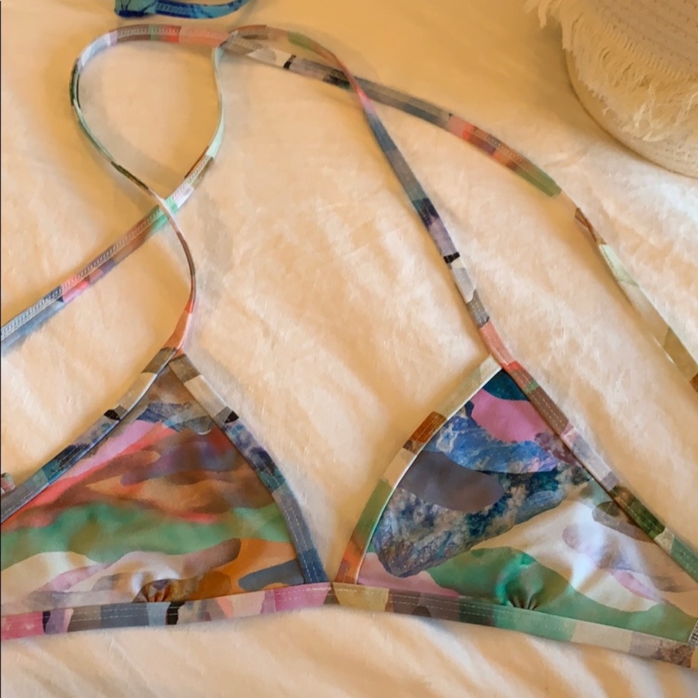 JOLYN med triangle top
